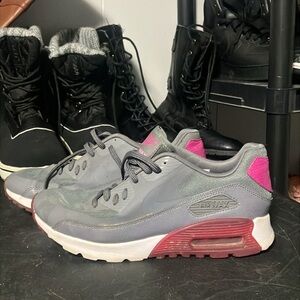 Nike Women's Gray and Pink Air Max Sneakers